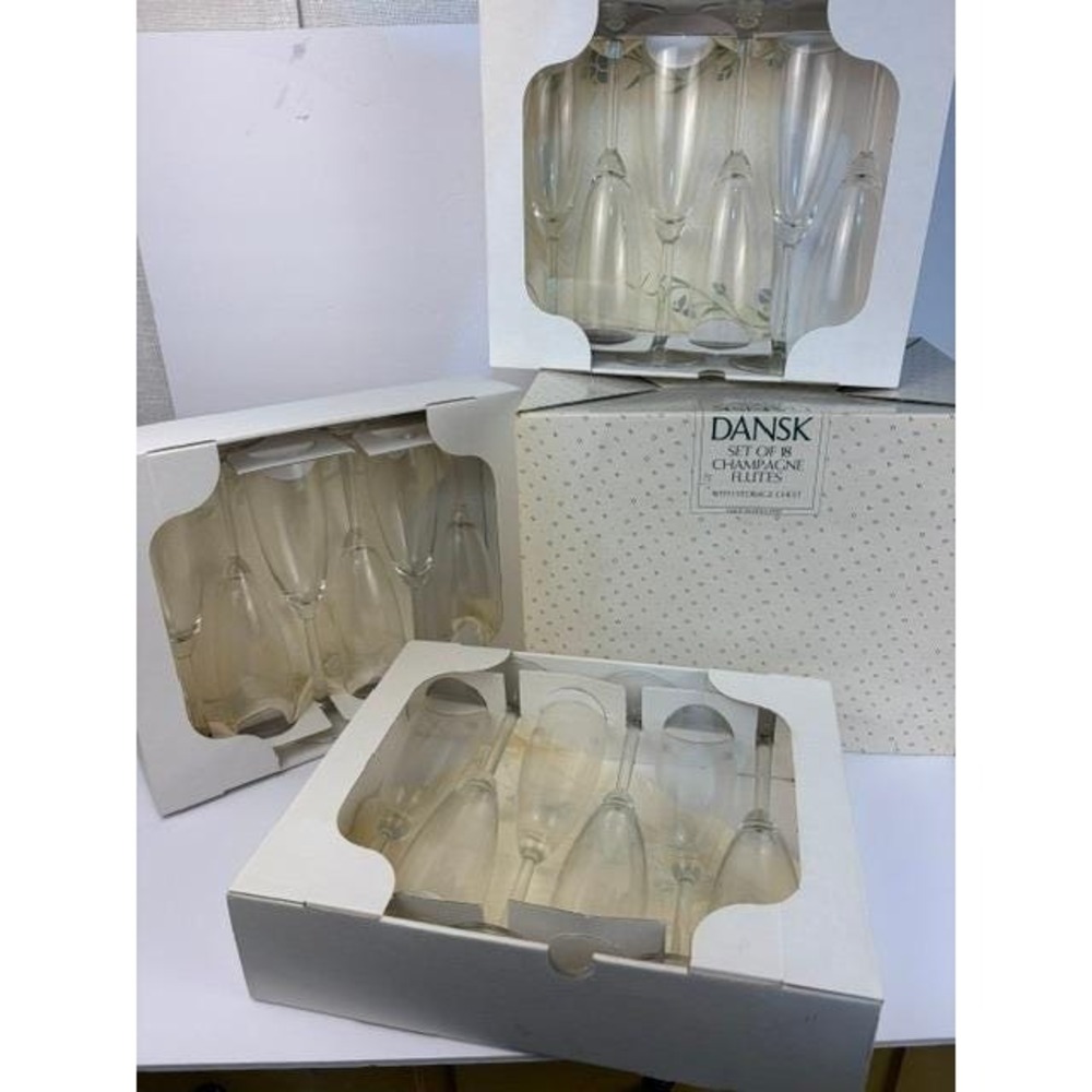 Dansk Set of 18 Champagne Flutes with Storage Chest Made in Holland Clear Glass